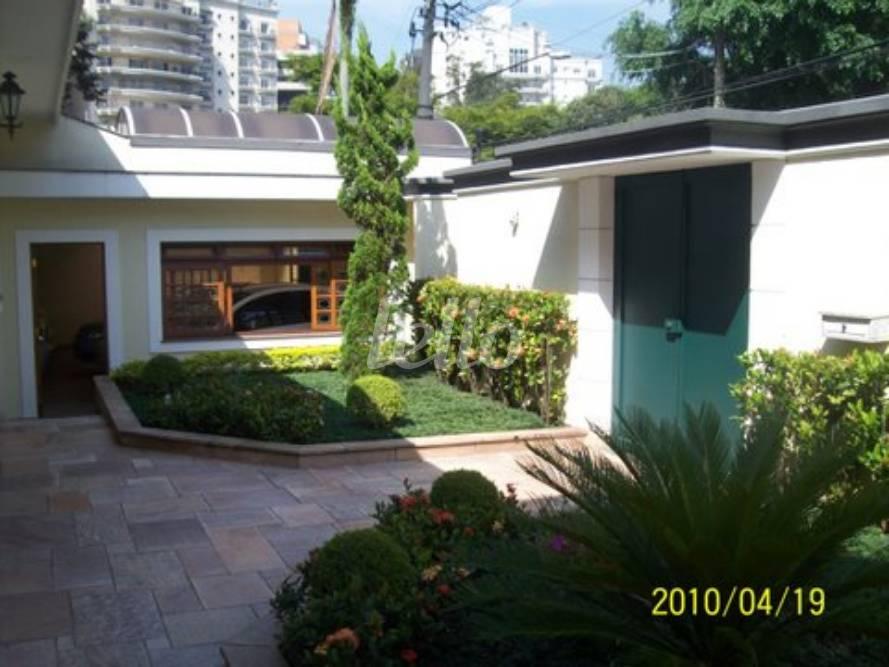 JARDIM de Casa à venda, assobradada com 750 m², 6 quartos e 10 vagas em Paineiras do Morumbi - São Paulo