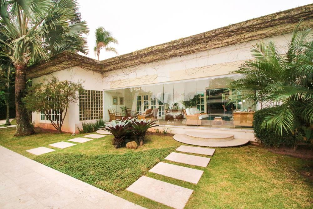 JARDIM de Casa à venda, em condomínio - sobrado com 850 m², 4 quartos e 10 vagas em Fazenda Morumbi - São Paulo