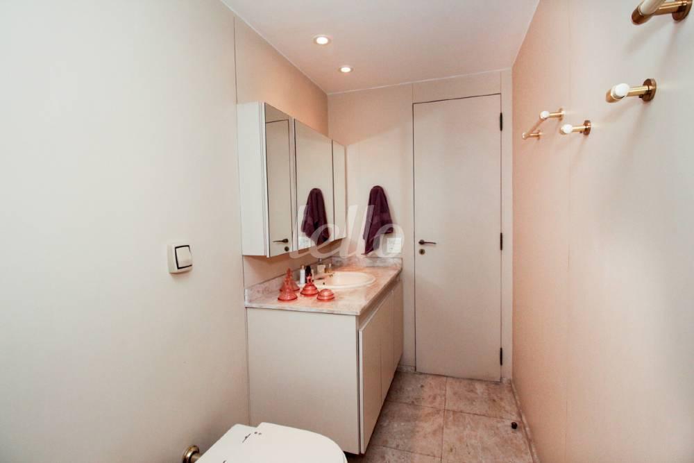 BANHEIRO de Apartamento à venda, Padrão com 272 m², 4 quartos e 3 vagas em Campo Belo - São Paulo