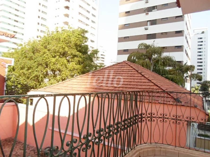 VARANDA de Casa à venda, sobrado com 400 m², 4 quartos e 6 vagas em Aclimação - São Paulo