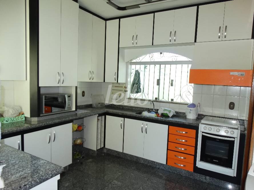 COZINHA de Casa à venda, sobrado com 407 m², 4 quartos e 5 vagas em Vila Cecília Maria - Santo André