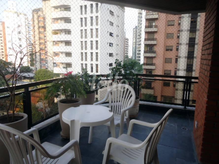 SACADA de Apartamento à venda, Padrão com 208 m², 4 quartos e 3 vagas em Brooklin Paulista - São Paulo