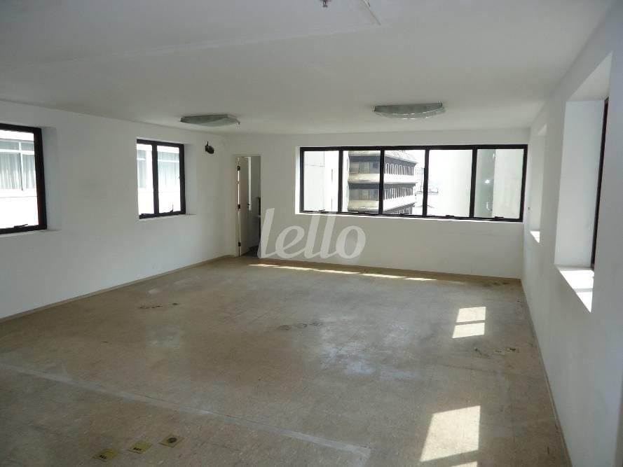 SALA 82 de Sala / Conjunto para alugar, Padrão com 100 m², e 2 vagas em Cerqueira César - São Paulo