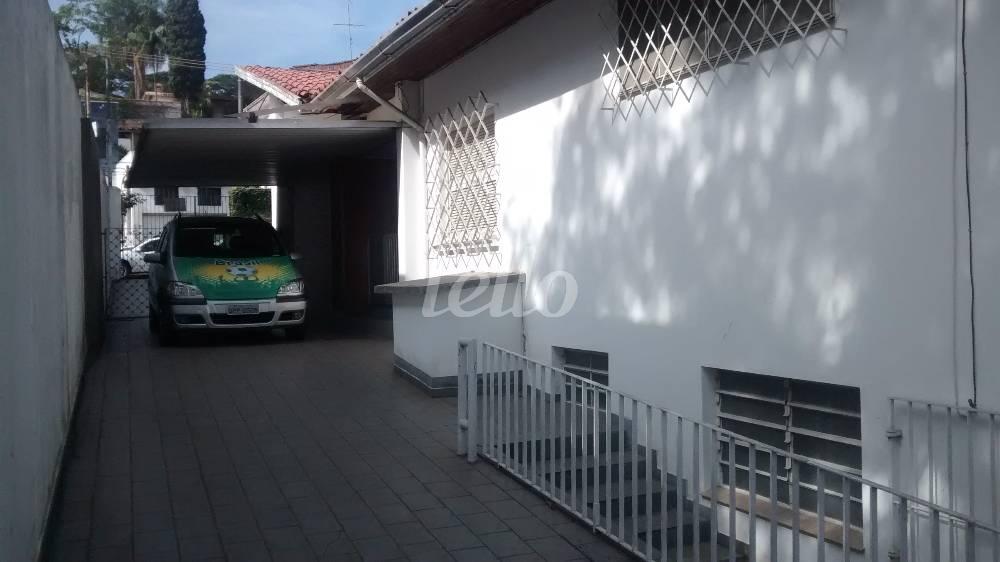 CORREDOR LATERAL de Casa à venda, sobrado com 375 m², 3 quartos e 5 vagas em Vila Albertina - São Paulo