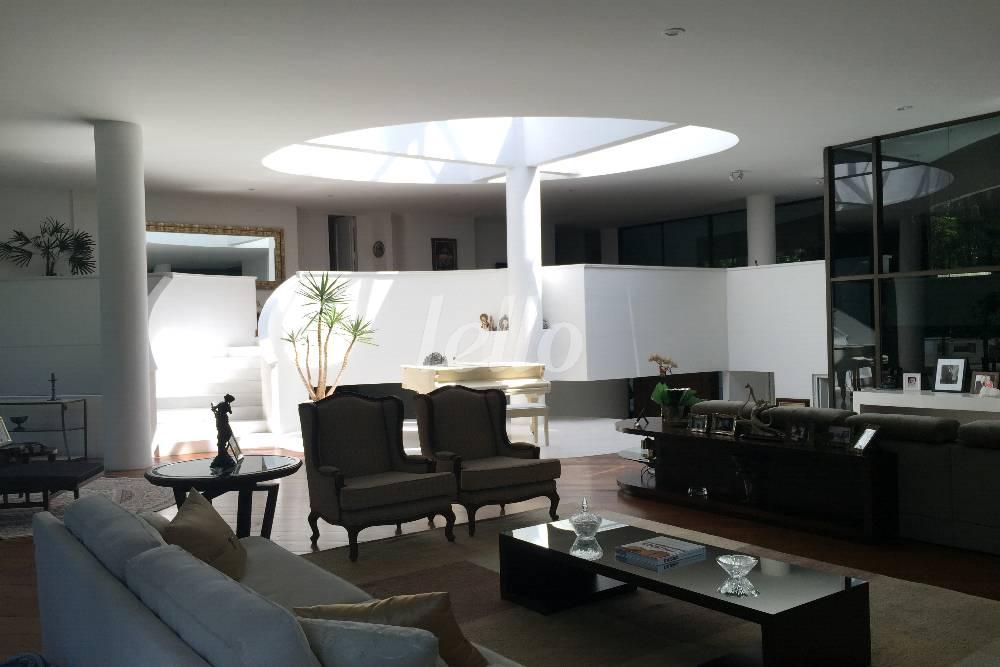 SALA de Casa à venda, sobrado com 768 m², 4 quartos e 8 vagas em Santo Amaro - São Paulo
