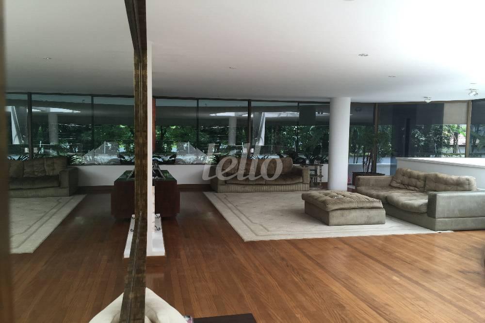 SALA de Casa à venda, sobrado com 768 m², 4 quartos e 8 vagas em Santo Amaro - São Paulo