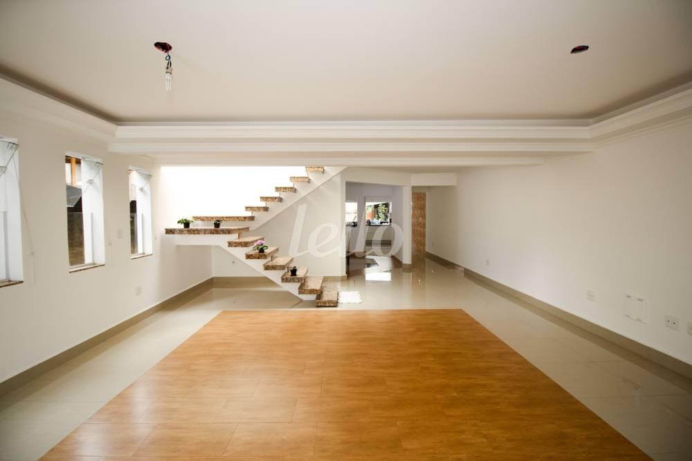 LIVING de Casa à venda, sobrado com 350 m², 3 quartos e 7 vagas em Vila Regente Feijó - São Paulo