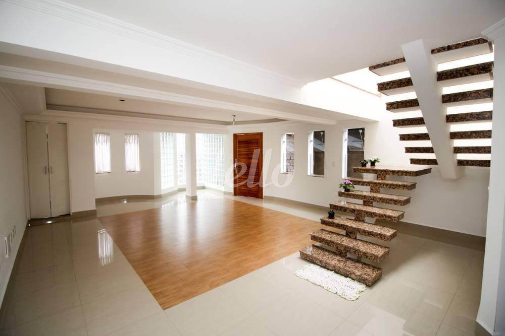 LIVING de Casa à venda, sobrado com 350 m², 3 quartos e 7 vagas em Vila Regente Feijó - São Paulo