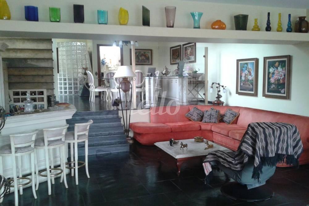 SALA DOIS AMBIENTES de Casa à venda, sobrado com 352 m², 3 quartos e 5 vagas em Vila Prudente - São Paulo