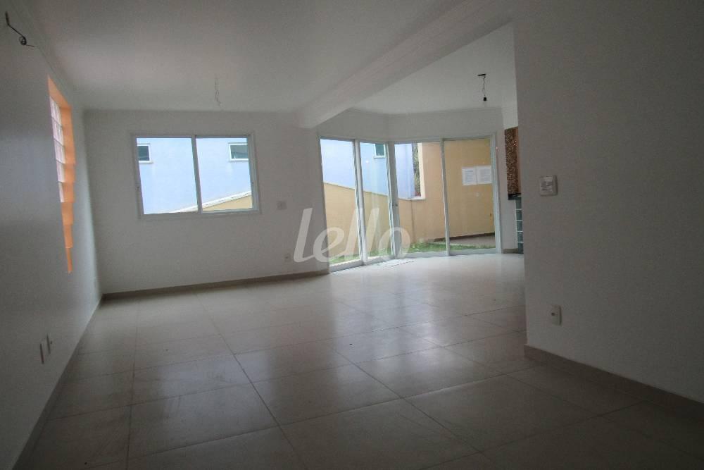 SALA de Casa à venda, em condomínio - sobrado com 250 m², 3 quartos e 3 vagas em Tremembé - São Paulo