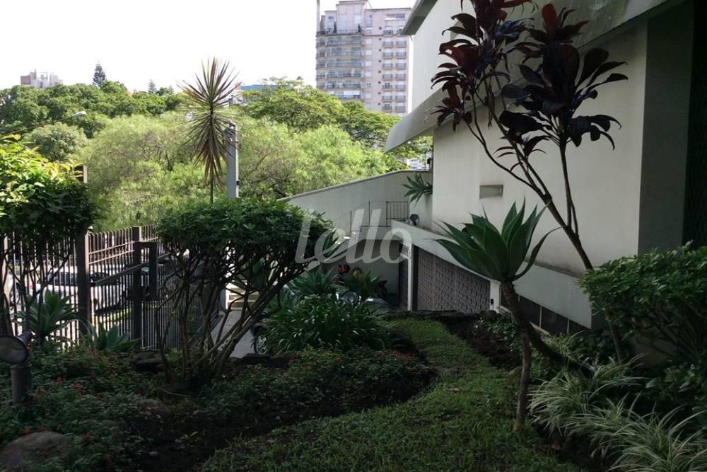 JARDIM de Casa à venda, sobrado com 600 m², 4 quartos e 8 vagas em Jardim Luzitânia - São Paulo