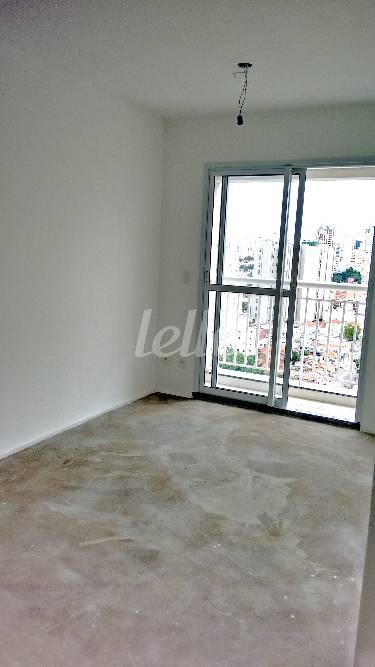 SALA COM SACADA de Apartamento à venda, Padrão com 55 m², 3 quartos e 1 vaga em Liberdade - São Paulo