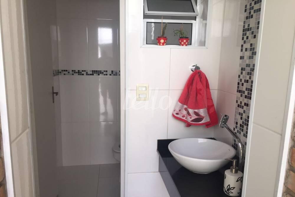 WC EXTERNO de Casa à venda, sobrado com 320 m², 3 quartos e 5 vagas em Vila Darli - São Paulo