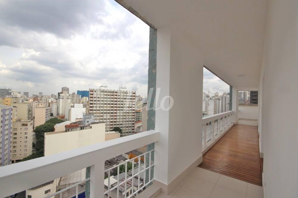 VARANDA de Apartamento à venda, Padrão com 381 m², 4 quartos e 2 vagas em Santa Cecília - São Paulo