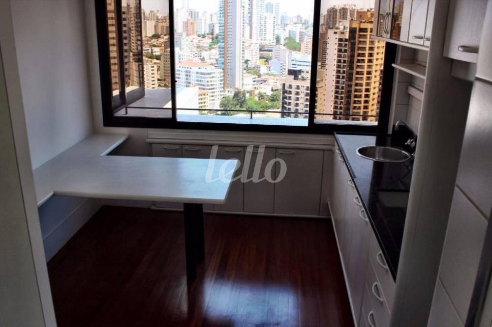 COZINHA de Apartamento à venda, cobertura - Padrão com 500 m², 4 quartos e 4 vagas em Aclimação - São Paulo