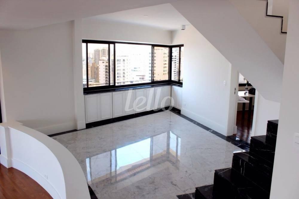 LIVING AMPLO de Apartamento à venda, cobertura - Padrão com 500 m², 4 quartos e 4 vagas em Aclimação - São Paulo