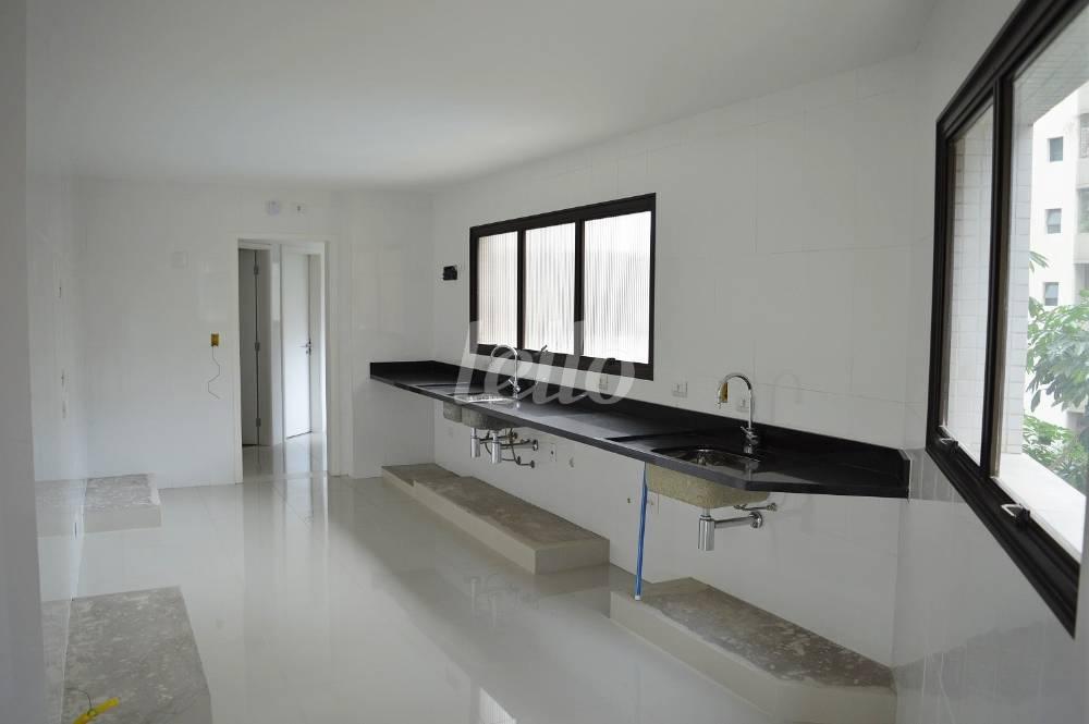 COZINHA de Apartamento à venda, Padrão com 210 m², 3 quartos e 3 vagas em Vila Nova Conceição - São Paulo