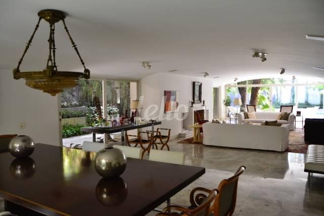 SALA de Casa à venda, sobrado com 750 m², 5 quartos e 6 vagas em Jardins - São Paulo