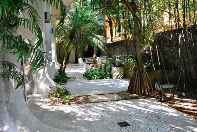 ÁREA EXTERNA de Casa à venda, sobrado com 750 m², 5 quartos e 6 vagas em Jardins - São Paulo