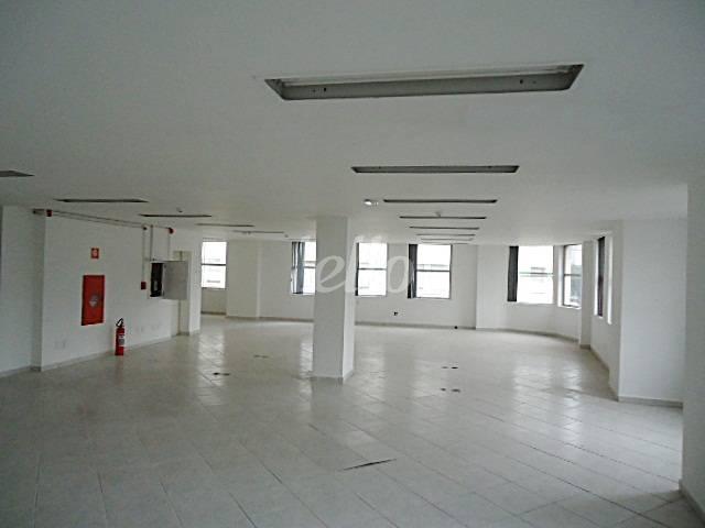 SALÃO de Sala / Conjunto para alugar, Padrão com 395 m², e em República - São Paulo