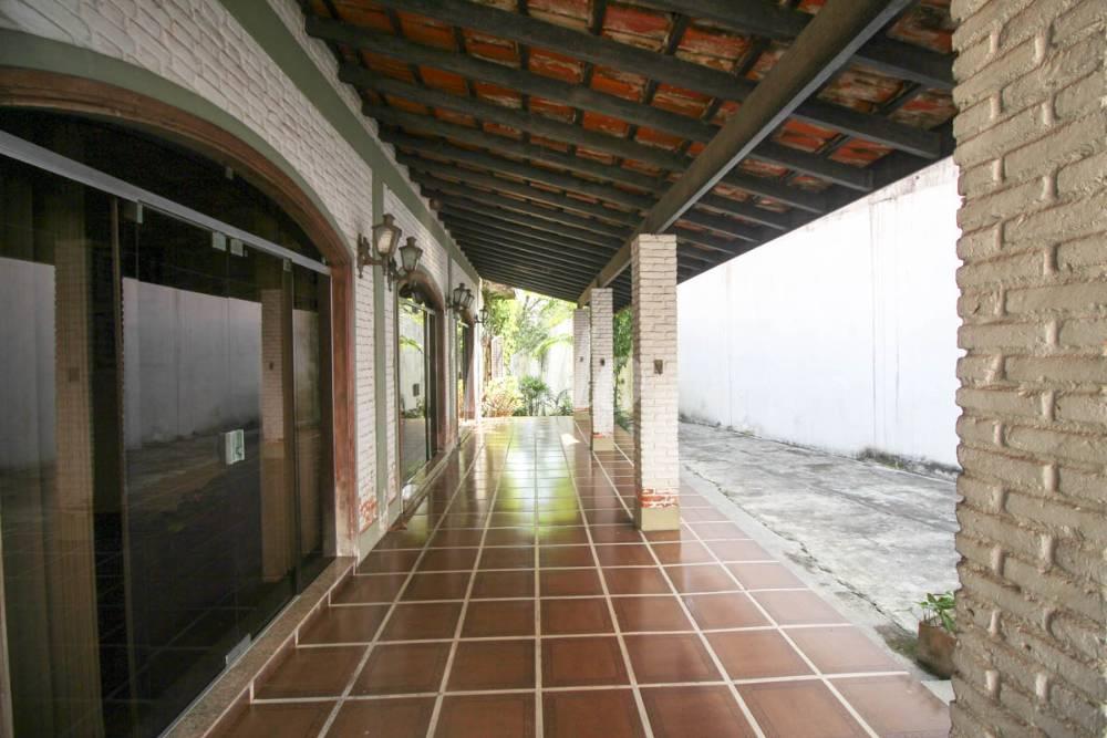 ÁREA EXTERNA de Casa à venda, sobrado com 454 m², 5 quartos e 4 vagas em Vila Madalena - São Paulo