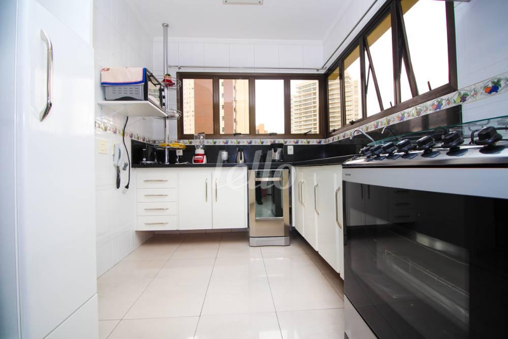 COZINHA de Apartamento à venda, Padrão com 239 m², 3 quartos e 4 vagas em Jardim Vila Mariana - São Paulo
