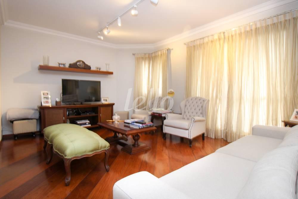 LIVING de Apartamento à venda, Padrão com 239 m², 3 quartos e 4 vagas em Jardim Vila Mariana - São Paulo