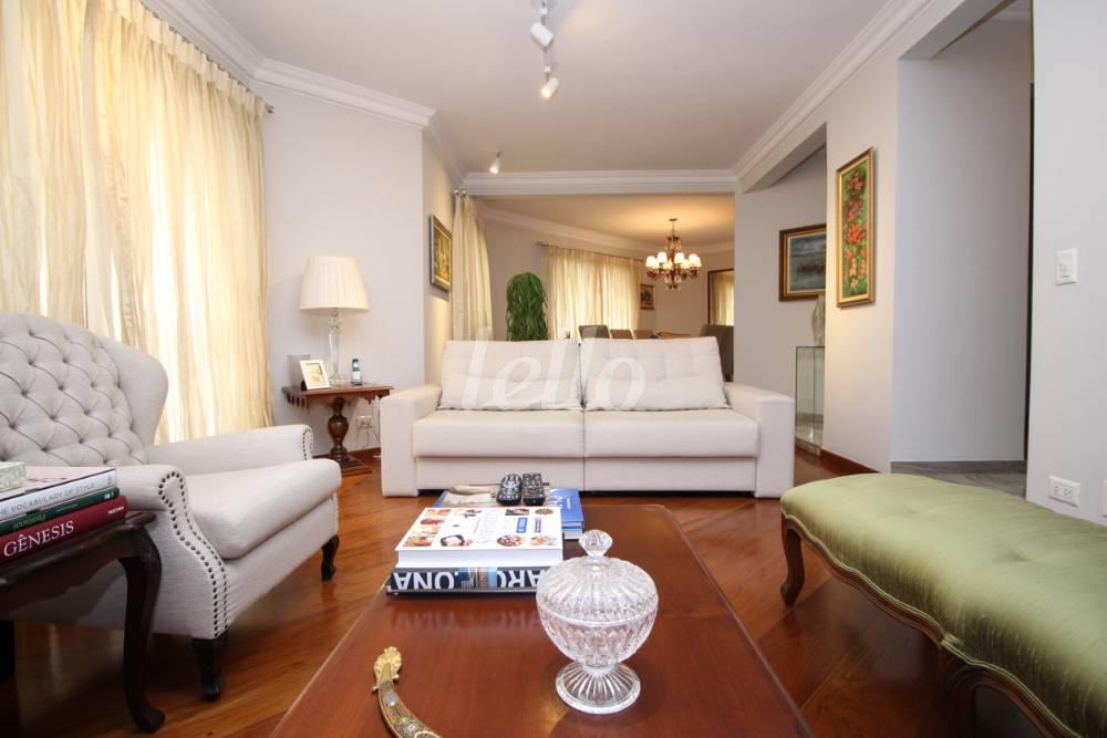 LIVING de Apartamento à venda, Padrão com 239 m², 3 quartos e 4 vagas em Jardim Vila Mariana - São Paulo