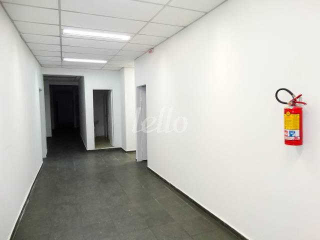 CORREDOR de Sala / Conjunto para alugar, Padrão com 1430 m², e em República - São Paulo