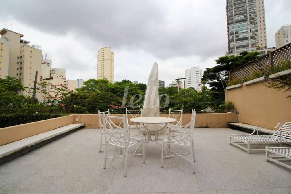TERRAÇO de Casa à venda, sobrado com 450 m², 4 quartos e 3 vagas em Sumaré - São Paulo