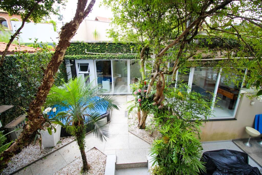 ÁREA EXTERNA de Casa à venda, sobrado com 450 m², 4 quartos e 3 vagas em Sumaré - São Paulo