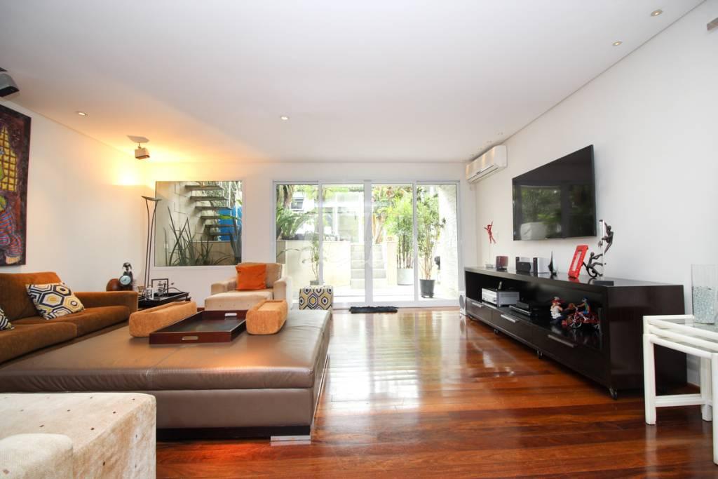 LIVING de Casa à venda, sobrado com 450 m², 4 quartos e 3 vagas em Sumaré - São Paulo
