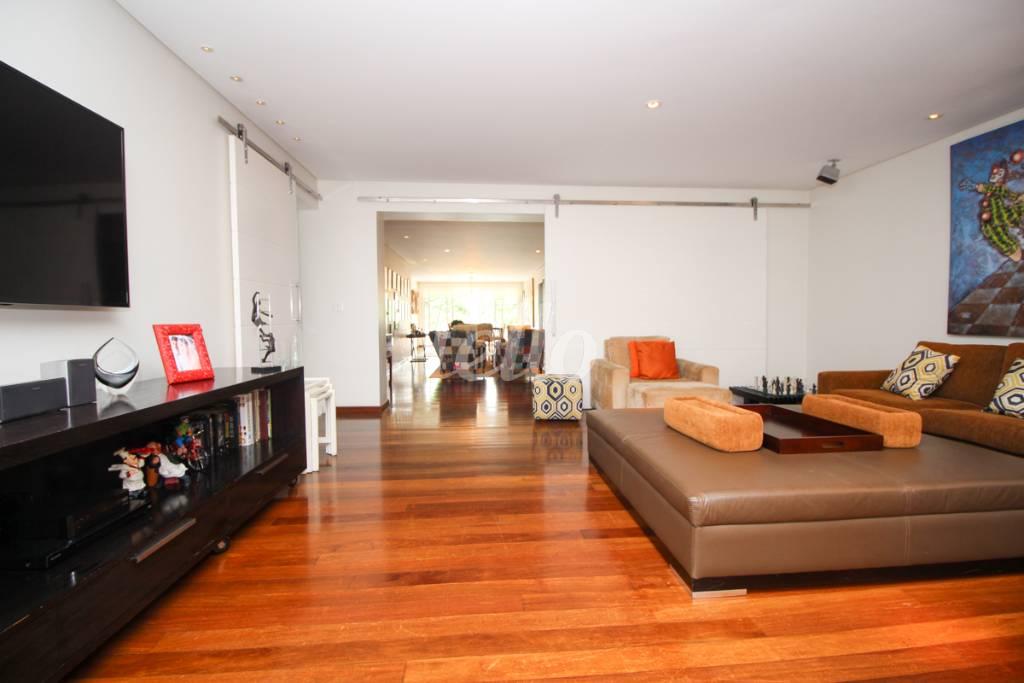 LIVING de Casa à venda, sobrado com 450 m², 4 quartos e 3 vagas em Sumaré - São Paulo