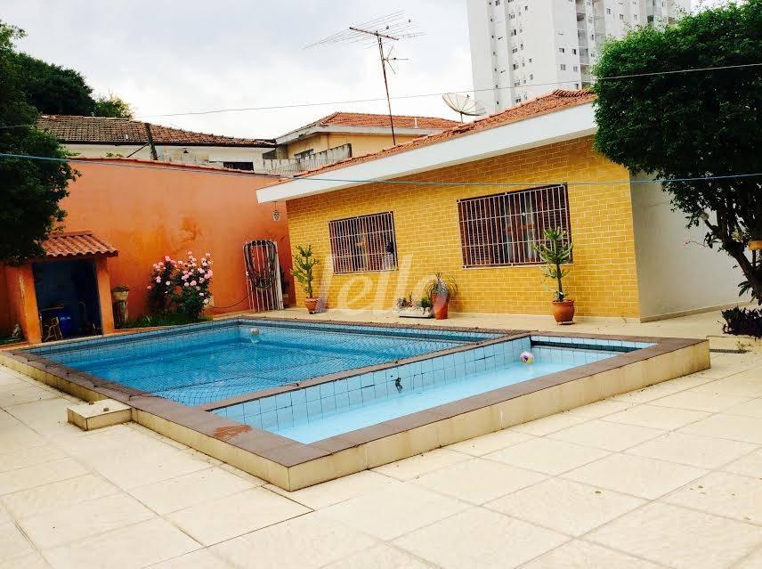 QUINTAL de Casa à venda, assobradada com 337 m², 3 quartos e 3 vagas em Vila Mazzei - São Paulo