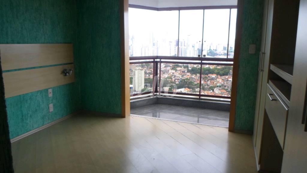 SUÍTE COM SACADA de Apartamento à venda, Padrão com 144 m², 3 quartos e 3 vagas em Vila Bertioga - São Paulo