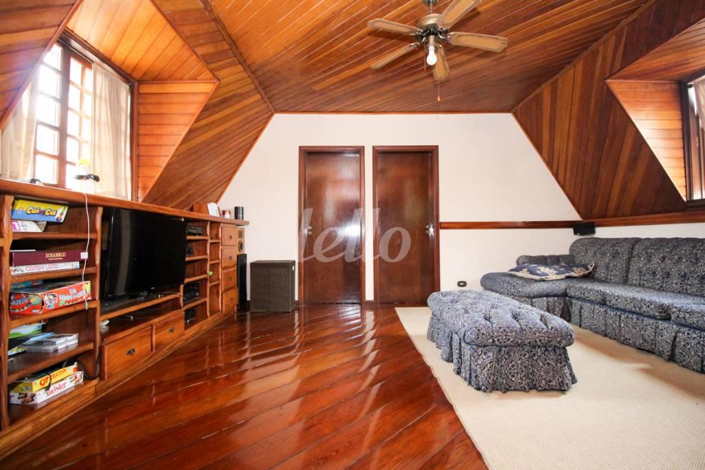 SALA DE TV de Casa à venda, sobrado com 659 m², 4 quartos e 6 vagas em Campestre - Santo André