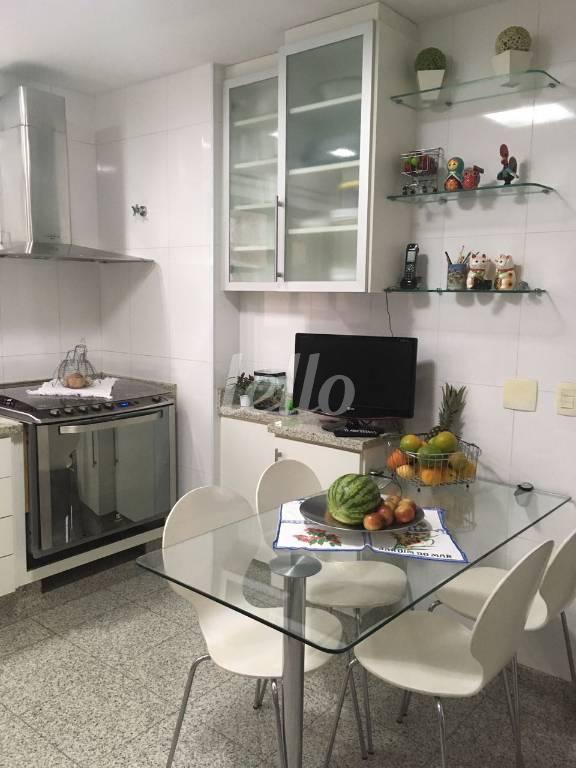 COZINHA de Apartamento à venda, Padrão com 199 m², 4 quartos e 4 vagas em Vila Rosália - Guarulhos