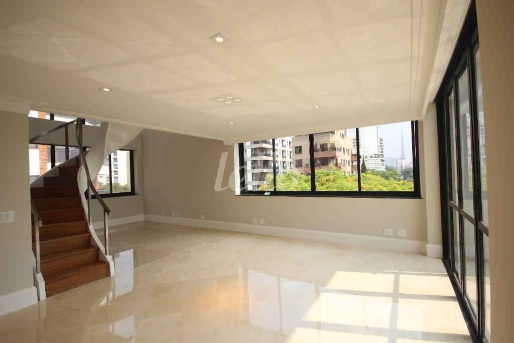 SALA de Apartamento à venda, Padrão com 284 m², 3 quartos e 4 vagas em Higienópolis - São Paulo