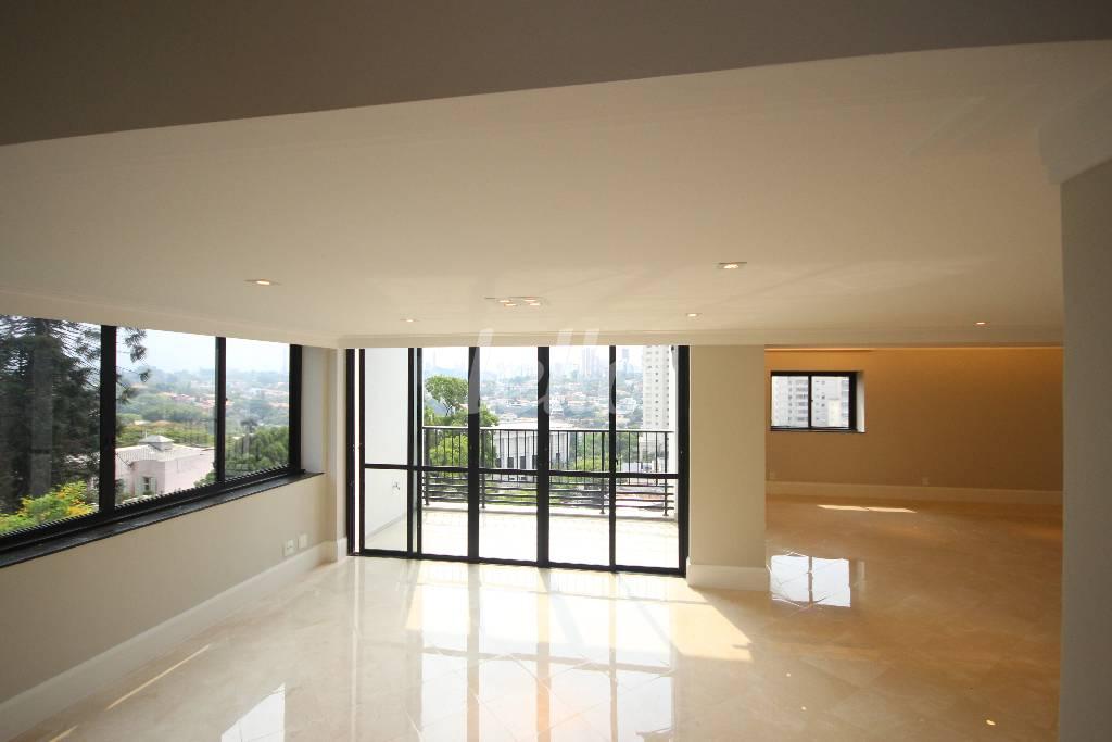 SALA de Apartamento à venda, Padrão com 284 m², 3 quartos e 4 vagas em Higienópolis - São Paulo