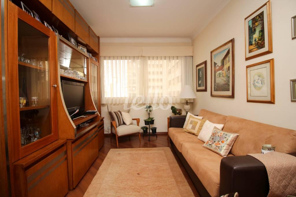 SALA de Apartamento à venda, Padrão com 73 m², 2 quartos e 2 vagas em Indianópolis - São Paulo