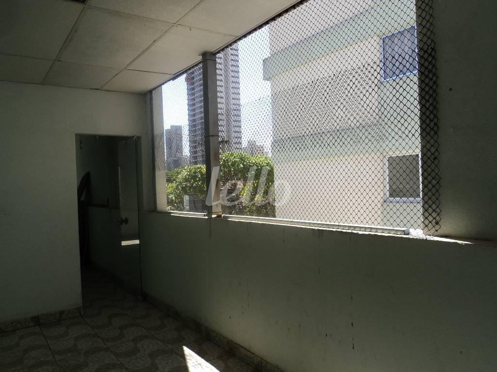 CORREDOR ÁREA SUPERIOR de Casa à venda, sobrado com 273 m², e 3 vagas em Pinheiros - São Paulo