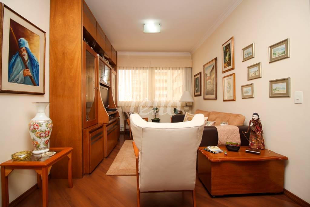 SALA de Apartamento à venda, Padrão com 73 m², 2 quartos e 2 vagas em Indianópolis - São Paulo