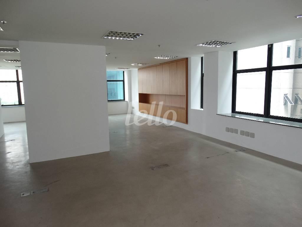 SALA de Sala / Conjunto para alugar, Padrão com 489 m², e 8 vagas em Vila Olímpia - São Paulo