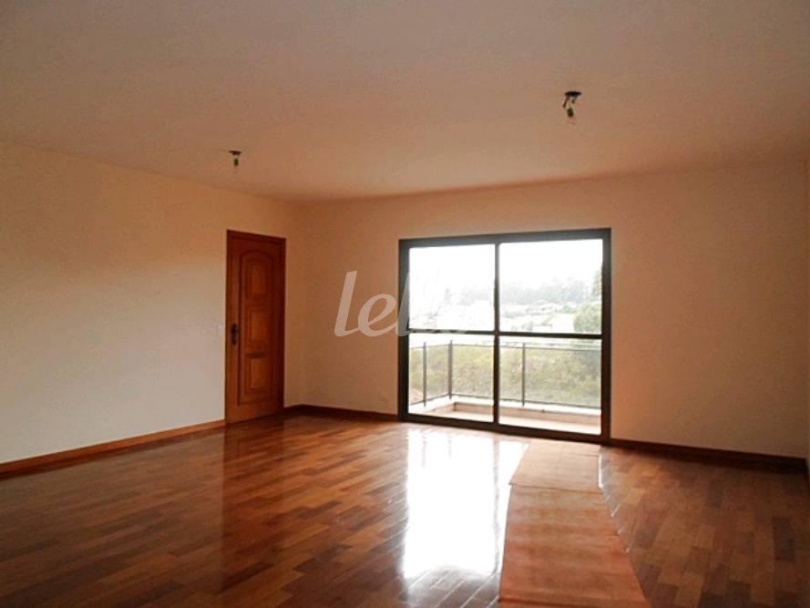SALA de Apartamento à venda, Padrão com 165 m², 3 quartos e 3 vagas em Vila Brasilio Machado - São Paulo