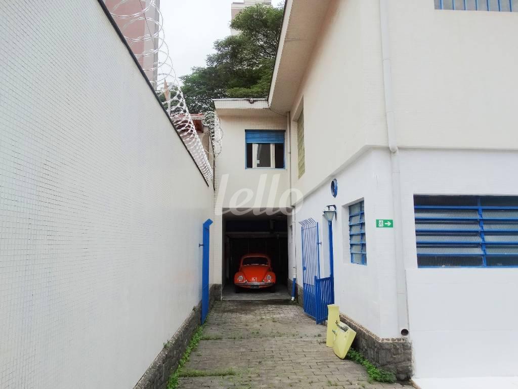 CORREDOR CASA de Casa à venda, sobrado com 250 m², 3 quartos e 8 vagas em Paraíso - São Paulo