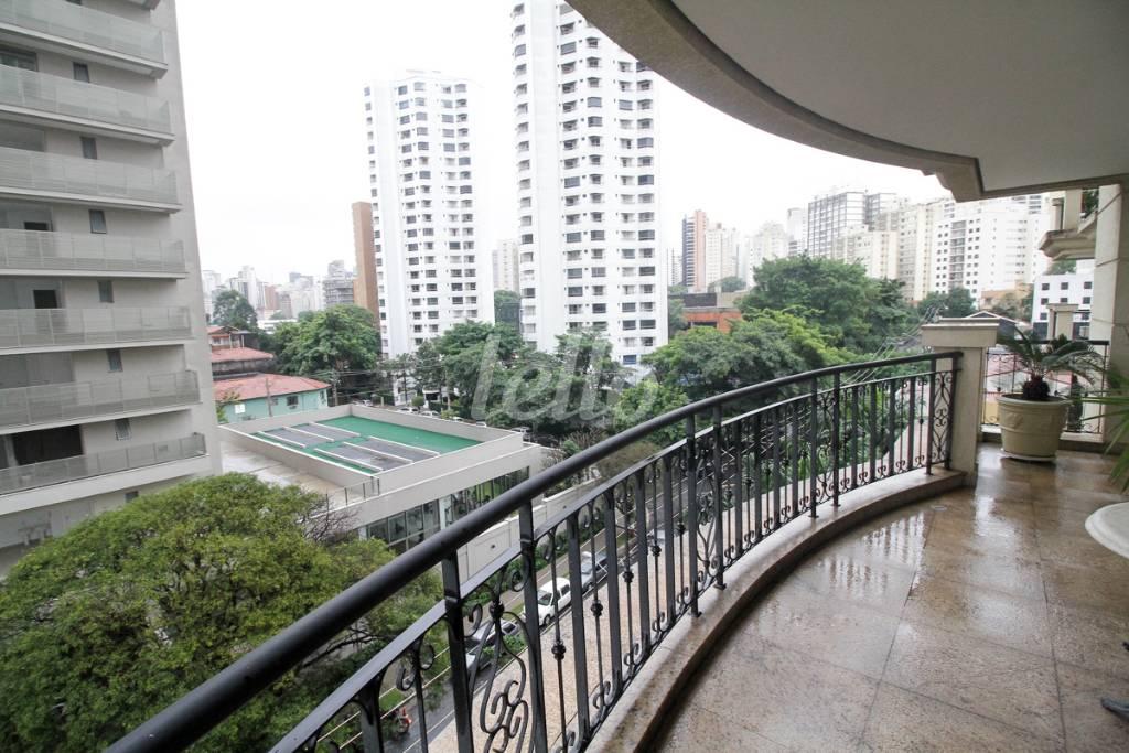 VARANDA de Apartamento à venda, Padrão com 308 m², 4 quartos e 5 vagas em Paraíso - São Paulo