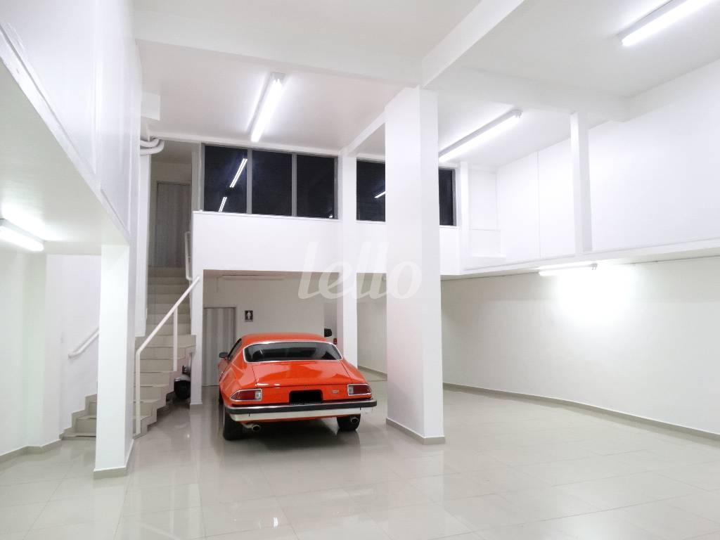 SALÃO de Salão para alugar, Padrão com 400 m², e em Brás - São Paulo