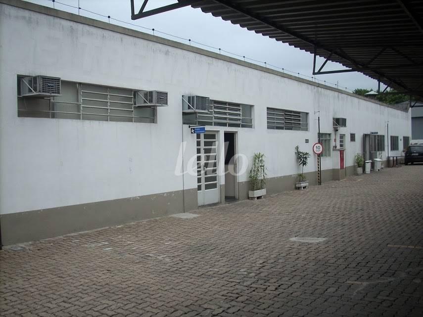 ESTACIONAMENTO de Galpão/Armazém para alugar, Padrão com 6500 m², e 15 vagas em Água Branca - São Paulo