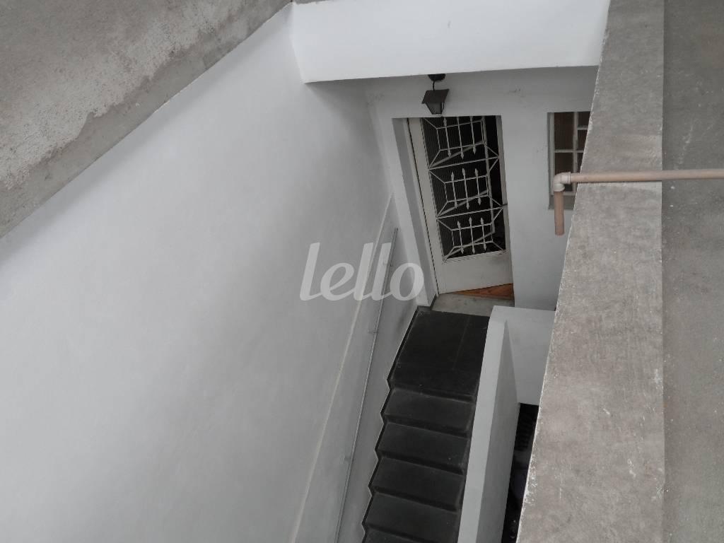 ESCADA LATERAL de Casa à venda, sobrado com 566 m², 7 quartos e 6 vagas em Vila Carrão - São Paulo
