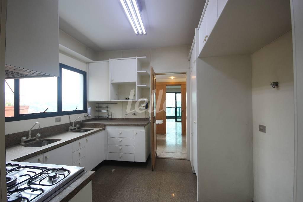 COZINHA de Apartamento à venda, Padrão com 202 m², 4 quartos e 4 vagas em Higienópolis - São Paulo